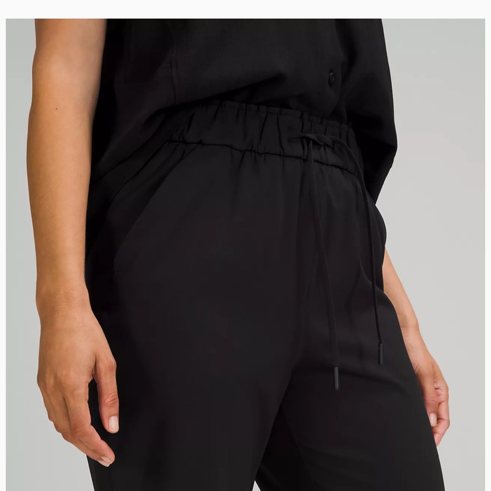 Lululemon Stretch High Rise Black Jogger with Drawstring and Elastic Waist